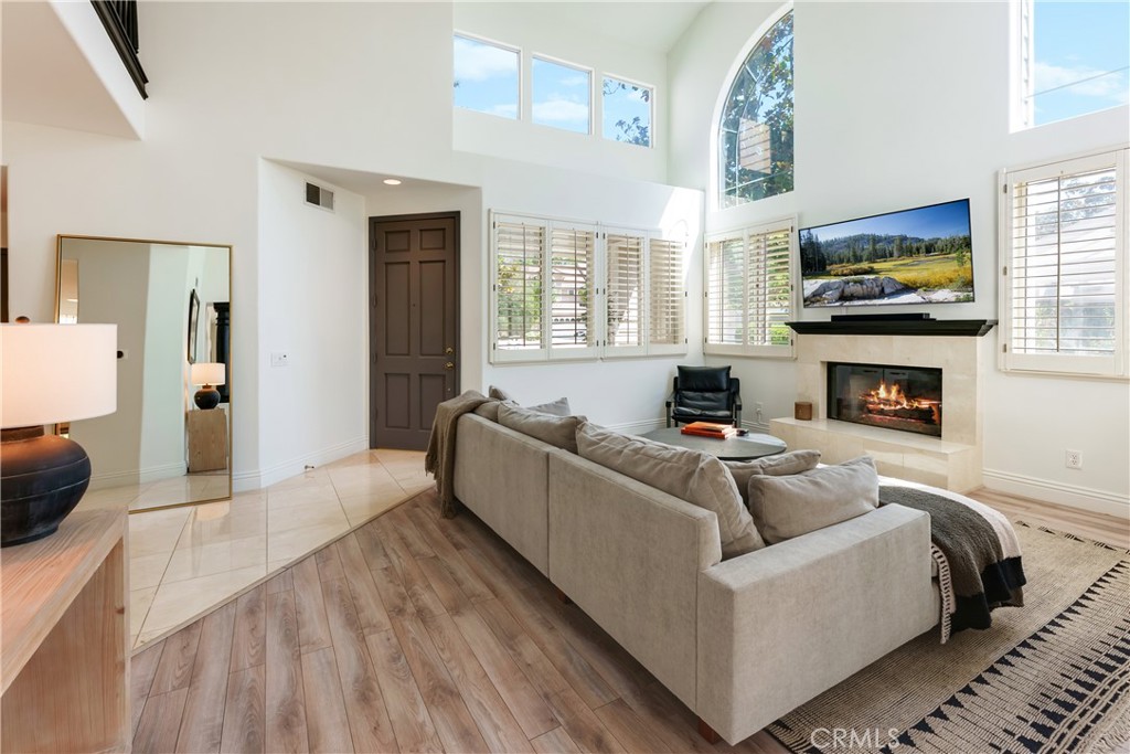 https://media.crmls.org/medias/2d909231-96b6-4c03-bb91-8c318f608e0b.jpg?preset=X-Large