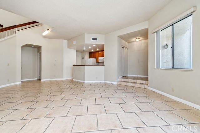 40 Brownfield Lane, Pomona CA: https://media.crmls.org/medias/2d9110e2-9a7e-4141-86bf-96038cfbc352.jpg