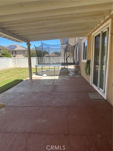 2337 W Avenue P12, Palmdale CA: https://media.crmls.org/medias/2d911eb2-d52a-45a4-b573-5af6a94a58b6.jpg