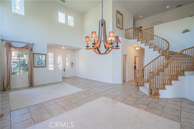 Detail Gallery Image 5 of 45 For 22440 Skylake Pl, Saugus,  CA 91390 - 5 Beds | 3/1 Baths