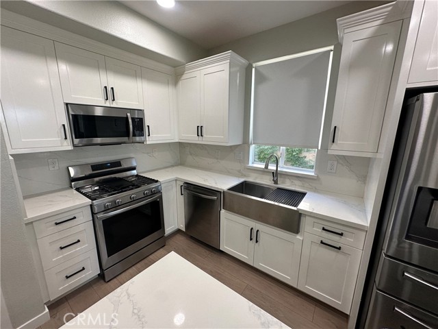 Detail Gallery Image 5 of 22 For 3921 Sungate Dr, Palmdale,  CA 93551 - 3 Beds | 2 Baths
