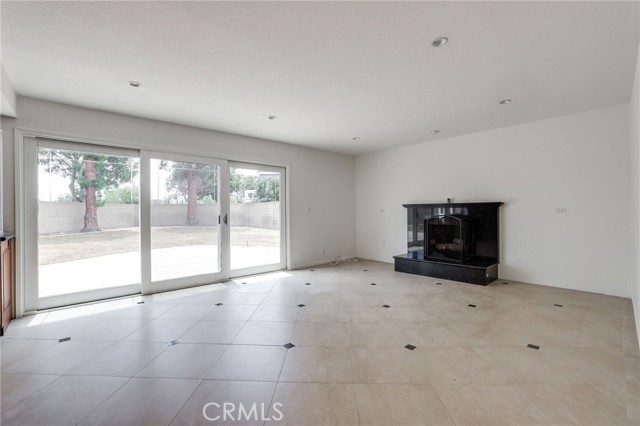 Detail Gallery Image 5 of 15 For 19082 Plum Tree Ln, Huntington Beach,  CA 92646 - 4 Beds | 3 Baths