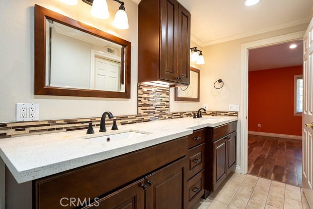 24161 Kathy Avenue, Lake Forest CA: https://media.crmls.org/medias/2d9190a4-74c9-44b2-b238-5ee9a2248903.jpg