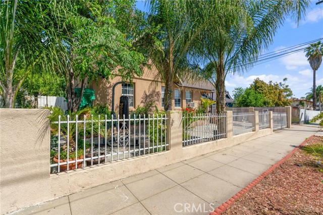 Detail Gallery Image 5 of 29 For 2025 N F St, San Bernardino,  CA 92405 - 2 Beds | 1 Baths