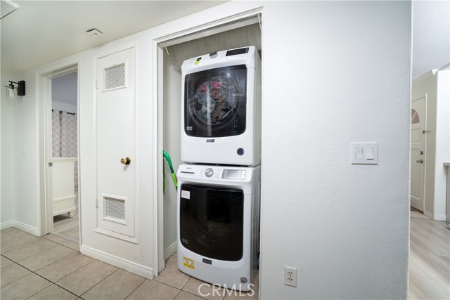 Detail Gallery Image 7 of 21 For 12591 Westminster Ave #114,  Garden Grove,  CA 92843 - 2 Beds | 2 Baths