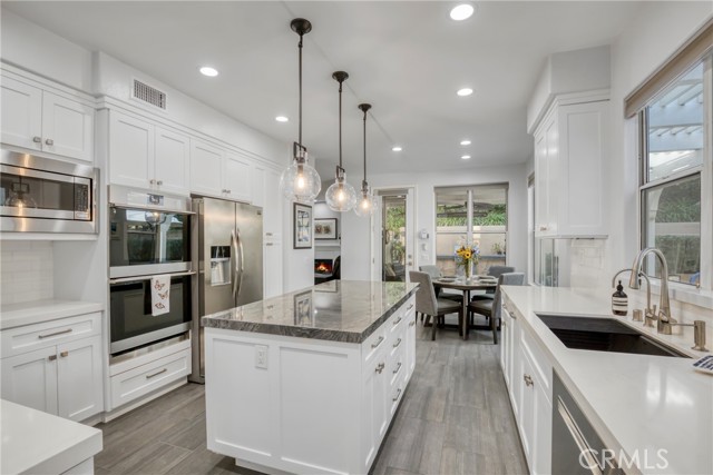 Detail Gallery Image 9 of 44 For 7439 Dorie Dr, West Hills,  CA 91307 - 5 Beds | 5 Baths