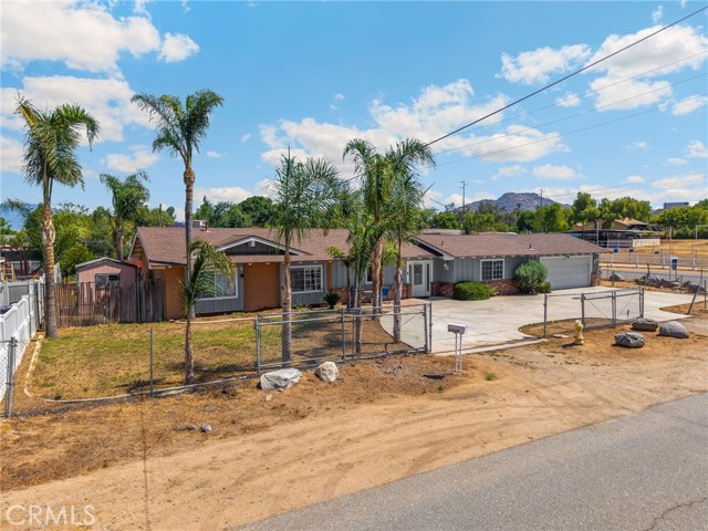 Detail Gallery Image 5 of 28 For 1317 1st St, Norco,  CA 92860 - 4 Beds | 2 Baths