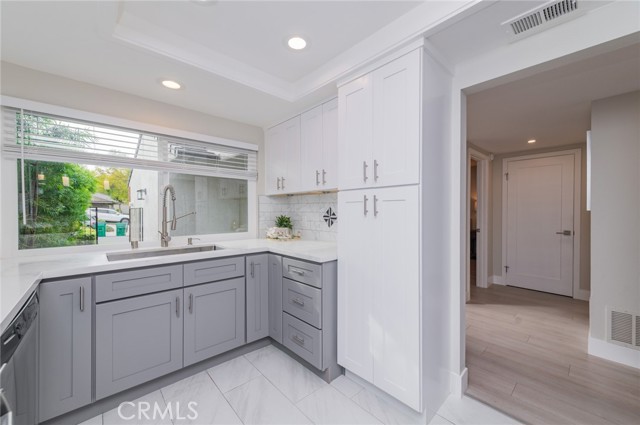 Detail Gallery Image 9 of 30 For 14 Gumwood, Irvine,  CA 92612 - 2 Beds | 2 Baths
