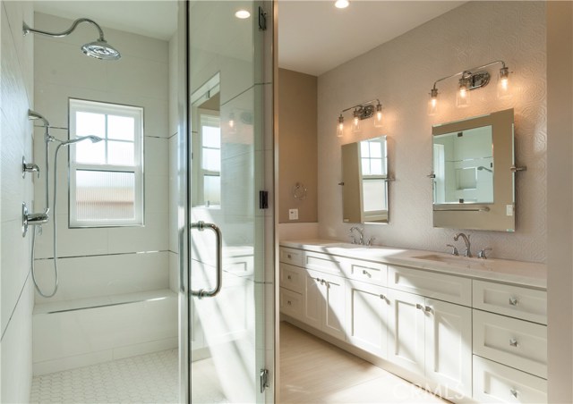 1401 Lynngrove Drive, Manhattan Beach, California 90266, 5 Bedrooms Bedrooms, ,5 BathroomsBathrooms,Residential,Sold,Lynngrove,SB17035435
