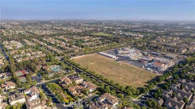 22 Modesto, Irvine CA: https://media.crmls.org/medias/2d93aecd-ffbb-42c4-adf4-bafba105181e.jpg