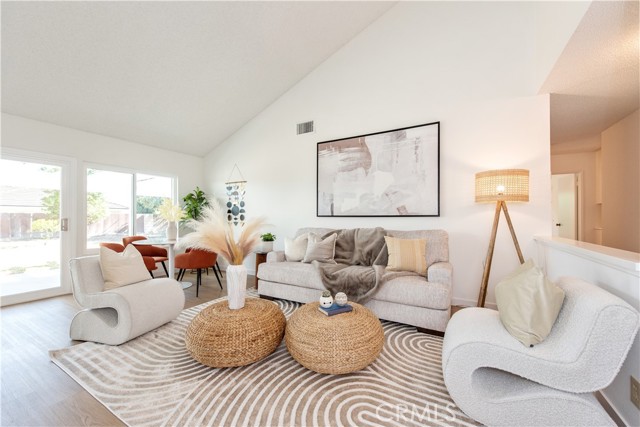Detail Gallery Image 3 of 32 For 2536 Greenhill Dr, Fullerton,  CA 92833 - 4 Beds | 2 Baths