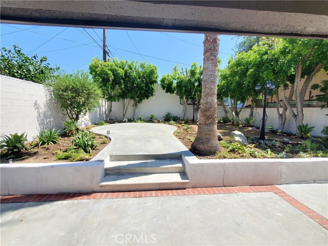 Detail Gallery Image 13 of 25 For 1741 Glenwood Rd, Glendale,  CA 91201 - 3 Beds | 2 Baths