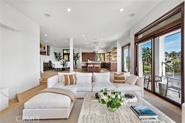 2907 Cliff Drive, Newport Beach CA: https://media.crmls.org/medias/2d94721d-6610-4a21-8900-ed61b9c486f7.jpg