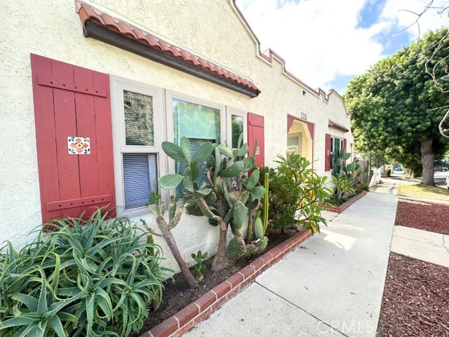 Detail Gallery Image 1 of 13 For 1360 Euclid Ave, Long Beach,  CA 90804 - – Beds | – Baths