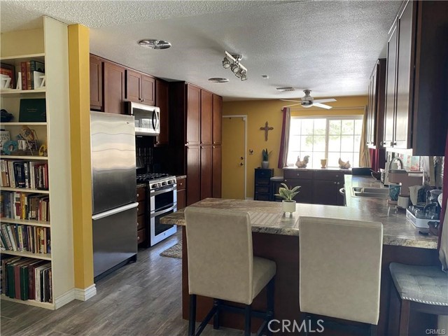 Detail Gallery Image 4 of 19 For 16470 Cabrillo Dr, Victorville,  CA 92395 - 3 Beds | 2 Baths