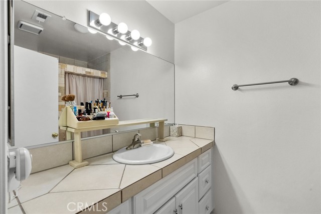 Detail Gallery Image 10 of 22 For 1836 E Avenue J2 #5,  Lancaster,  CA 93535 - 3 Beds | 3 Baths