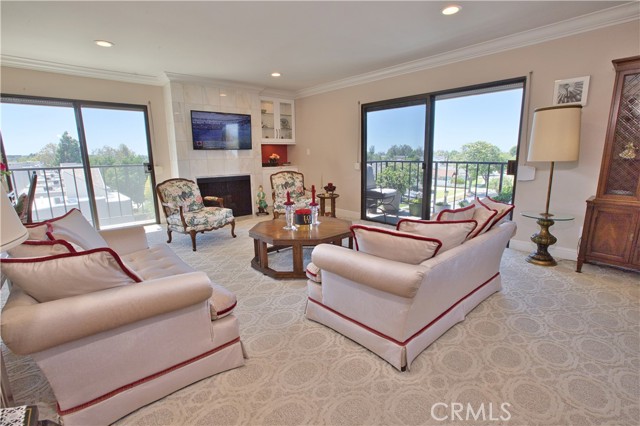 12400 MONTECITO Road, Seal Beach CA: https://media.crmls.org/medias/2d98502e-1039-4a7b-900e-78fce99f5f23.jpg