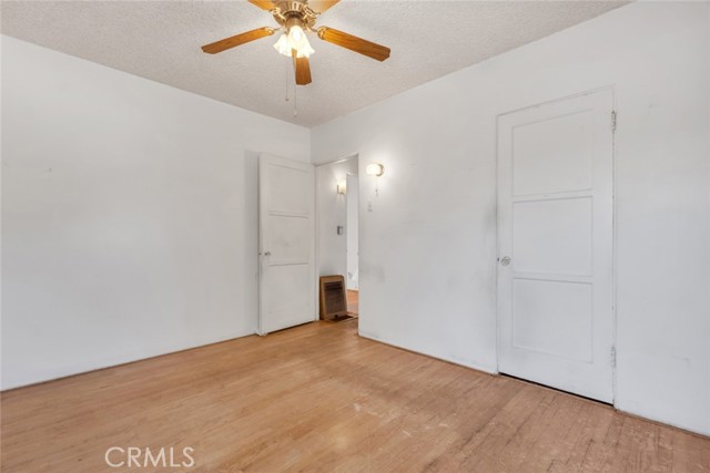 6252 Camellia Avenue, North Hollywood CA: https://media.crmls.org/medias/2d987162-9c15-44ca-a9b6-ca2530199080.jpg