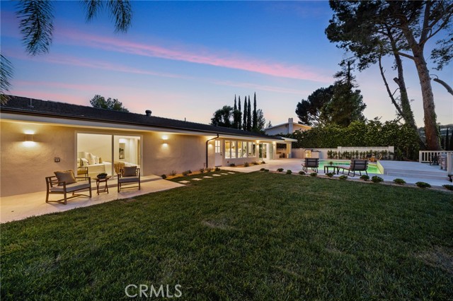 24153 Califa Street, Woodland Hills CA: https://media.crmls.org/medias/2d992818-5667-4675-9dc8-f6e8cfccacb0.jpg