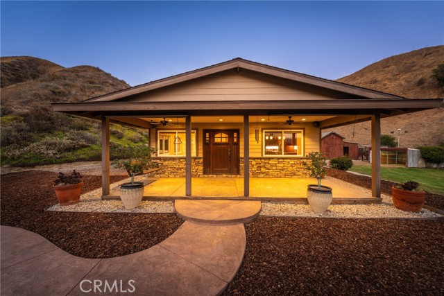 30300 Live Oak Canyon Road, Redlands CA: https://media.crmls.org/medias/2d9964dc-a2c8-406a-b550-381e4b00bb01.jpg