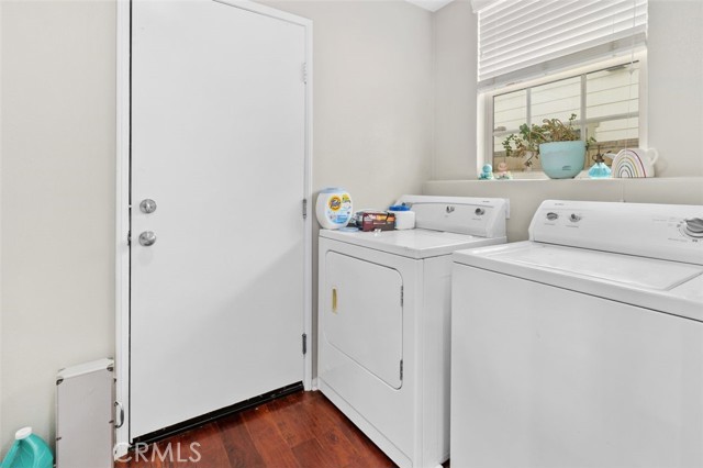 Detail Gallery Image 16 of 39 For 814 Pyramid Ct, Corona,  CA 92880 - 4 Beds | 2/1 Baths