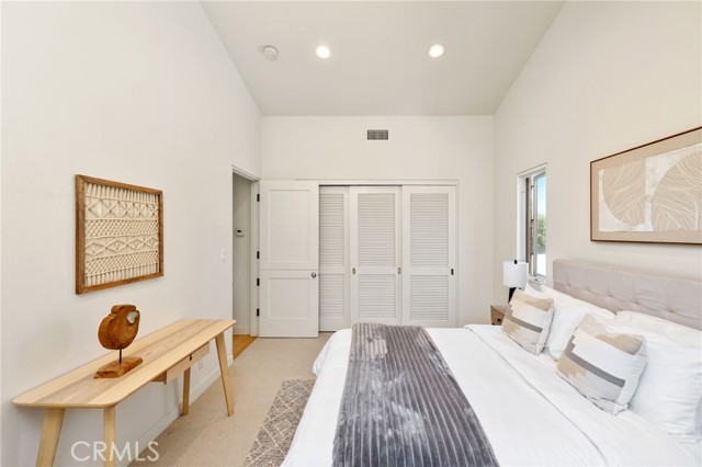 Image 20 of 25 For 2710 Pine Ave.