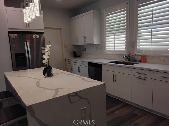 Detail Gallery Image 6 of 14 For 524 S Harbor Blvd, Santa Ana,  CA 92704 - 4 Beds | 3/1 Baths