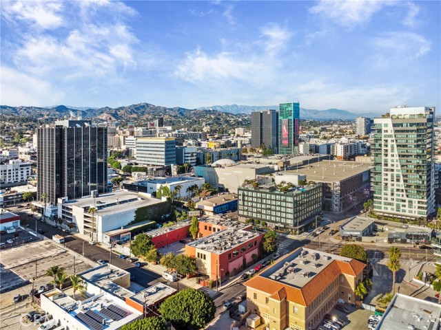 6521 Homewood Avenue, Los Angeles CA: https://media.crmls.org/medias/2d9db594-8bf3-4bab-b94e-9171377848a7.jpg