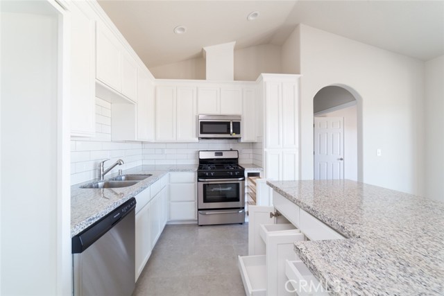 Detail Gallery Image 6 of 27 For 30974 Avenue 21, Madera,  CA 93638 - 4 Beds | 2/1 Baths