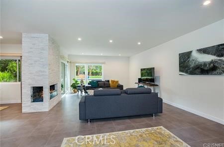6236 Capistrano Avenue, Woodland Hills CA: https://media.crmls.org/medias/2da07c6d-e134-4a5f-9143-bc003045f3af.jpg