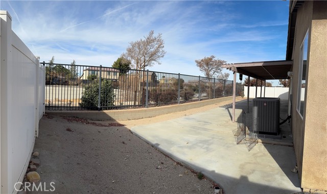 Detail Gallery Image 9 of 10 For 14978 Pebblebrook Pl, Victorville,  CA 92394 - 3 Beds | 2 Baths