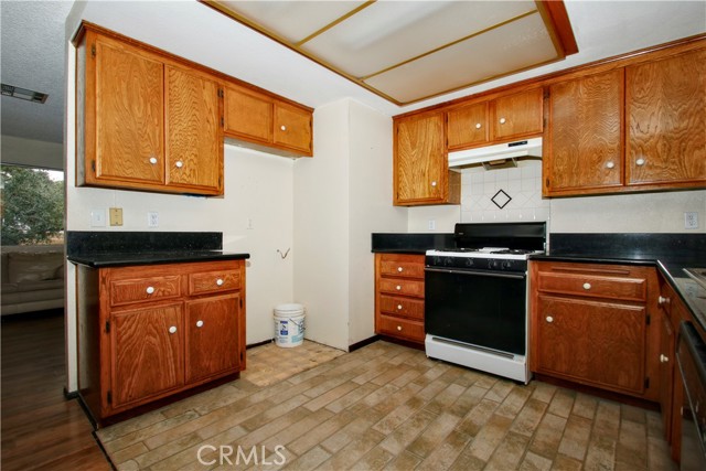 56616 Joshua, Yucca Valley CA: https://media.crmls.org/medias/2da21557-774d-4fda-828b-e44f1ca0c331.jpg