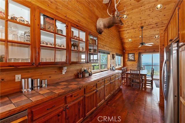 Detail Gallery Image 17 of 75 For 175 N Trails End Rd, Green Valley Lake,  CA 92341 - 5 Beds | 2 Baths