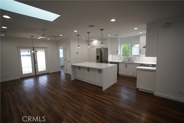 Detail Gallery Image 6 of 24 For 4466 Sherman Oaks Cir, Sherman Oaks,  CA 91403 - 3 Beds | 2 Baths