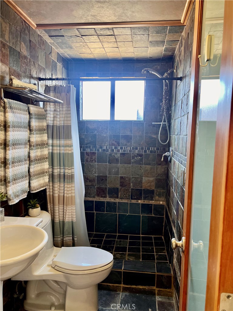 https://media.crmls.org/medias/2da2a057-dccd-4710-9d4d-93c6aaf94413.jpg?preset=X-Large