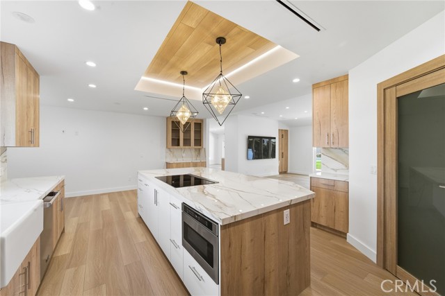 Detail Gallery Image 13 of 48 For 19510 Merridy, Northridge,  CA 91324 - 6 Beds | 6/1 Baths