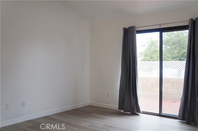 Detail Gallery Image 10 of 18 For 1394 Coral Tree, San Bernardino,  CA 92408 - 2 Beds | 2 Baths