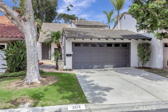 304 Vista Trucha, Newport Beach CA: https://media.crmls.org/medias/2da3b3e9-2a7d-46fe-add3-d40549d020d2.jpg
