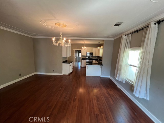 Detail Gallery Image 3 of 14 For 4073 Cedar St, Riverside,  CA 92501 - 4 Beds | 2/1 Baths