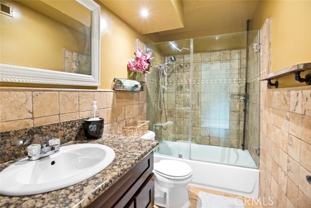 25010 Foxtail Court, Stevenson Ranch CA: https://media.crmls.org/medias/2da446b7-dc44-4e40-88c3-ab324606fe1b.jpg
