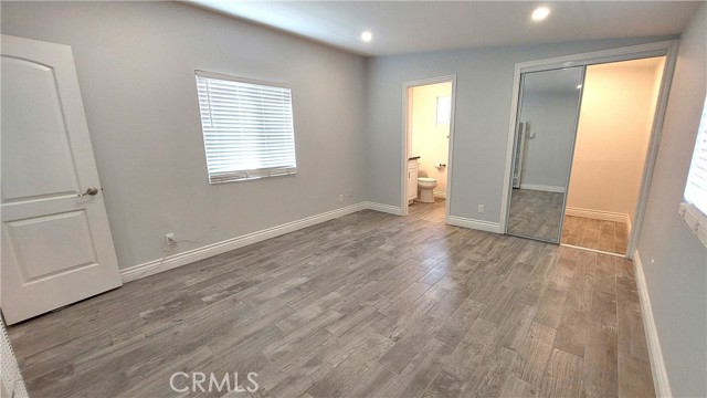 Detail Gallery Image 13 of 22 For 8649 Cantaloupe Ave, Panorama City,  CA 91402 - 3 Beds | 3 Baths