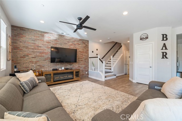 Image 3 of 36 For 43078 Avenida Amistad