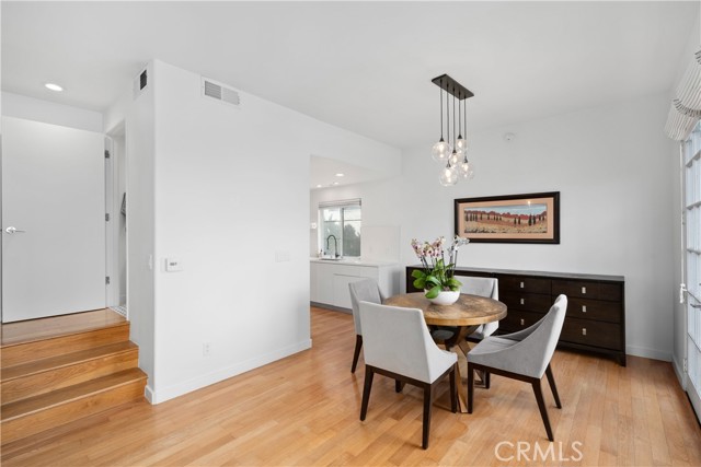 Detail Gallery Image 9 of 35 For 1733 Armacost Avenue #1,  Los Angeles,  CA 90025 - 3 Beds | 2/1 Baths