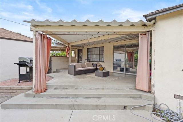 745 N Laurel Avenue, Upland CA: https://media.crmls.org/medias/2da6d19f-637c-43cd-a904-79fcdf145472.jpg