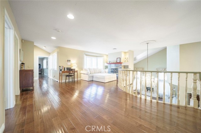 Detail Gallery Image 21 of 32 For 18741 Hillsboro Rd, Northridge,  CA 91326 - 5 Beds | 6/1 Baths
