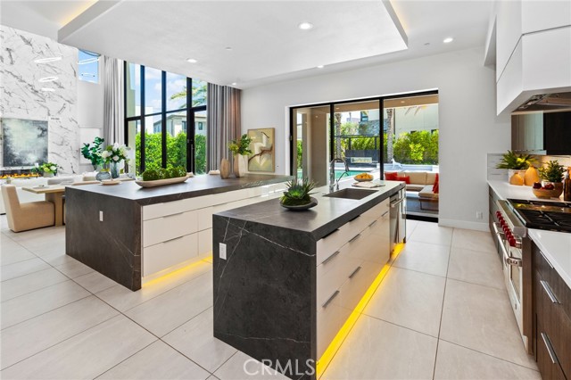 61 Hartman, Irvine CA: https://media.crmls.org/medias/2da7f796-e0c9-4c2b-ac1d-fbd952269755.jpg