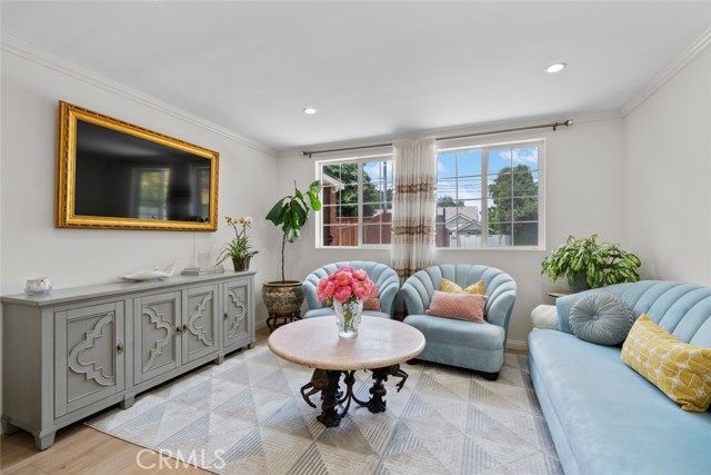 13936 Magnolia Boulevard, Sherman Oaks CA: https://media.crmls.org/medias/2da80f44-dee8-462b-ad7d-216d35969703.jpg