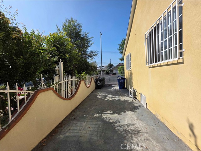 123 E Gage Avenue, Los Angeles CA: https://media.crmls.org/medias/2da8c895-3fec-4068-9e3b-6763c9511556.jpg
