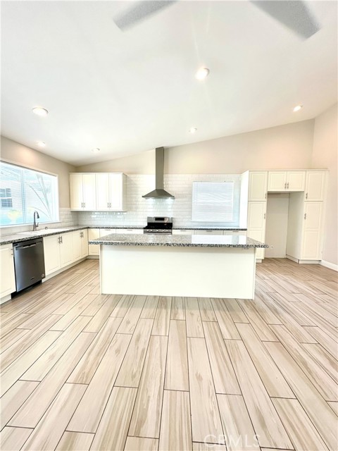 17223 Kingsbury Street, Granada Hills CA: https://media.crmls.org/medias/2da94a57-32c8-4141-b5df-595e517038ff.jpg