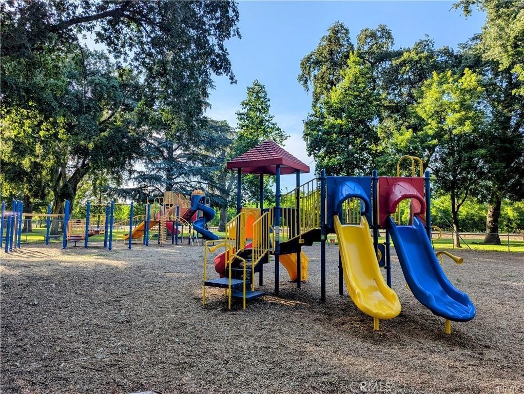 https://media.crmls.org/medias/2da96097-92ac-4a5b-9337-b5c5d1903c15.jpg?preset=X-Large